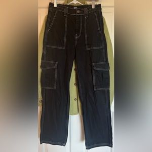 BDG SKATE JEAN gently loved and in excellent condition 💖
💯 Cotton.